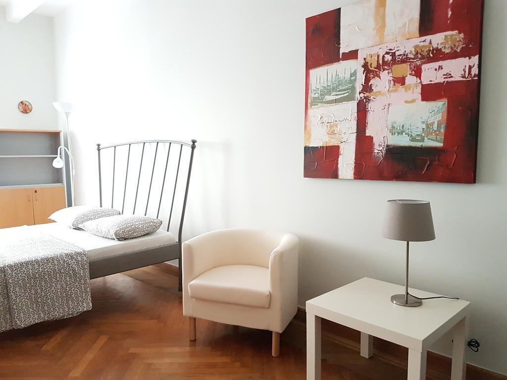 Errathens Pine Red And Taupe - Athens Center Apartment Exterior photo