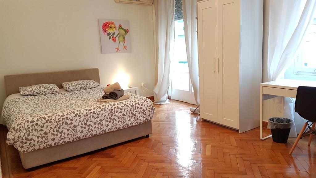 Errathens Pine Red And Taupe - Athens Center Apartment Exterior photo