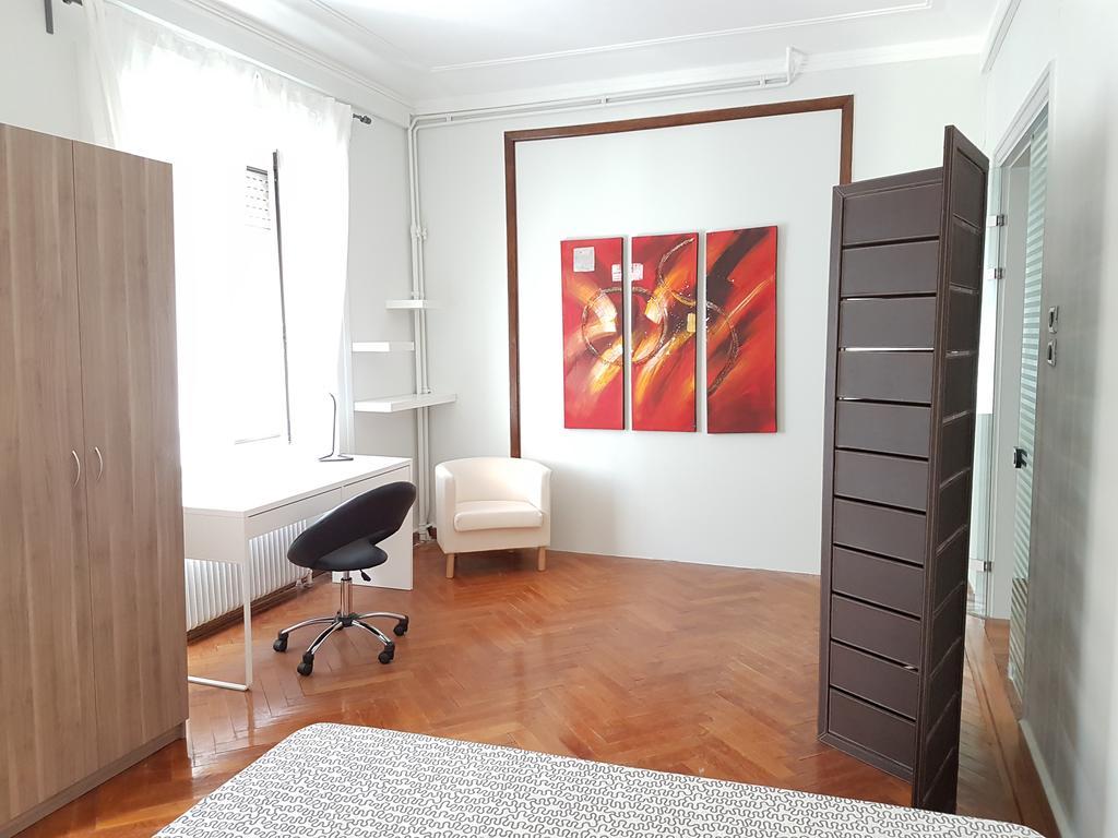 Errathens Pine Red And Taupe - Athens Center Apartment Exterior photo